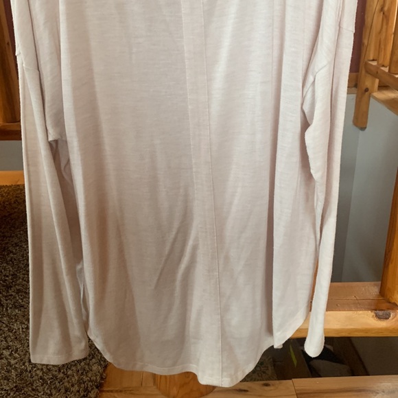 Old navy_long sleeve tee - Picture 4 of 4